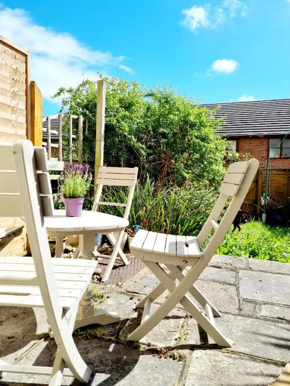 2 bedroom house within walking distance of town
