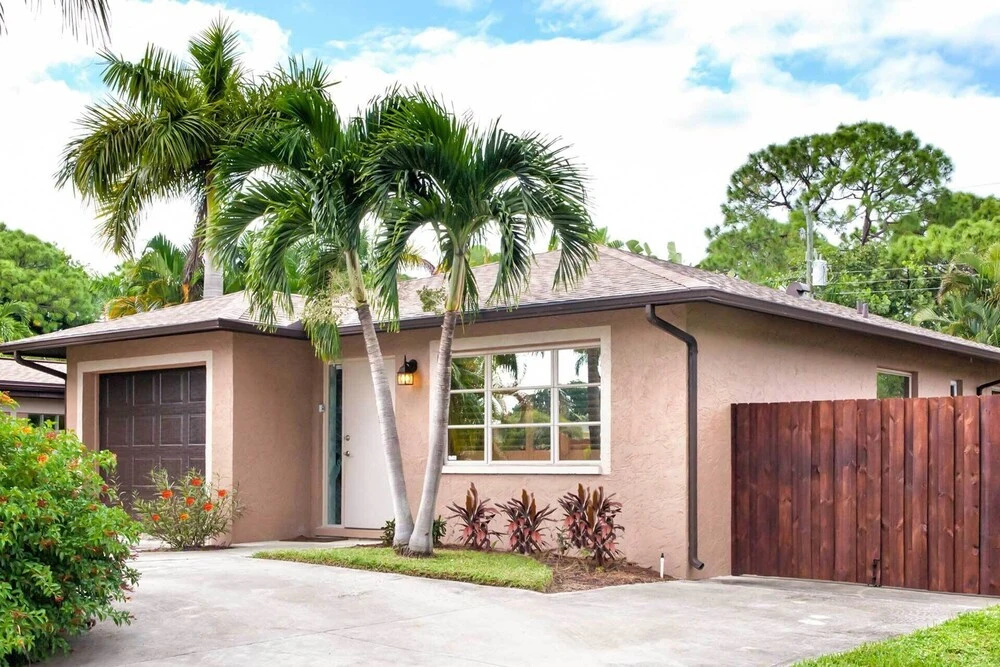 1 Mi to Beach Access: Naples Home w/ Lanai