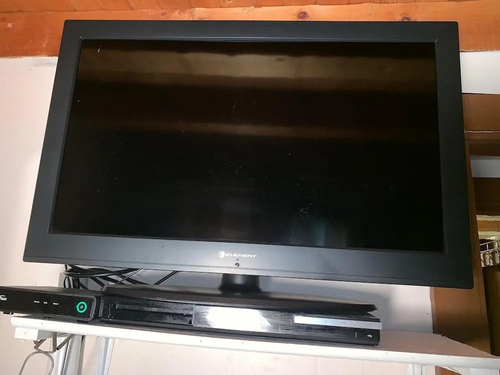 Log Cabin in the Field — фото 6