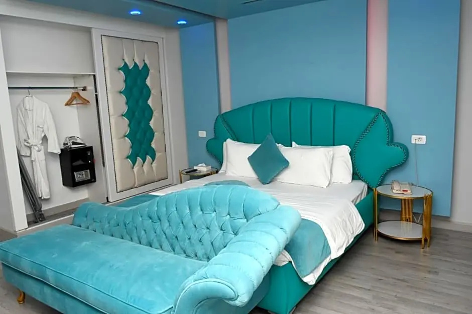 Deluxe Studio