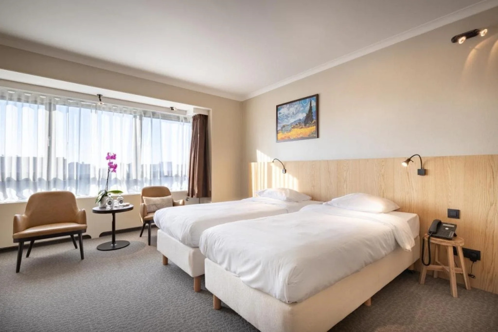 Carlton Hotel picture