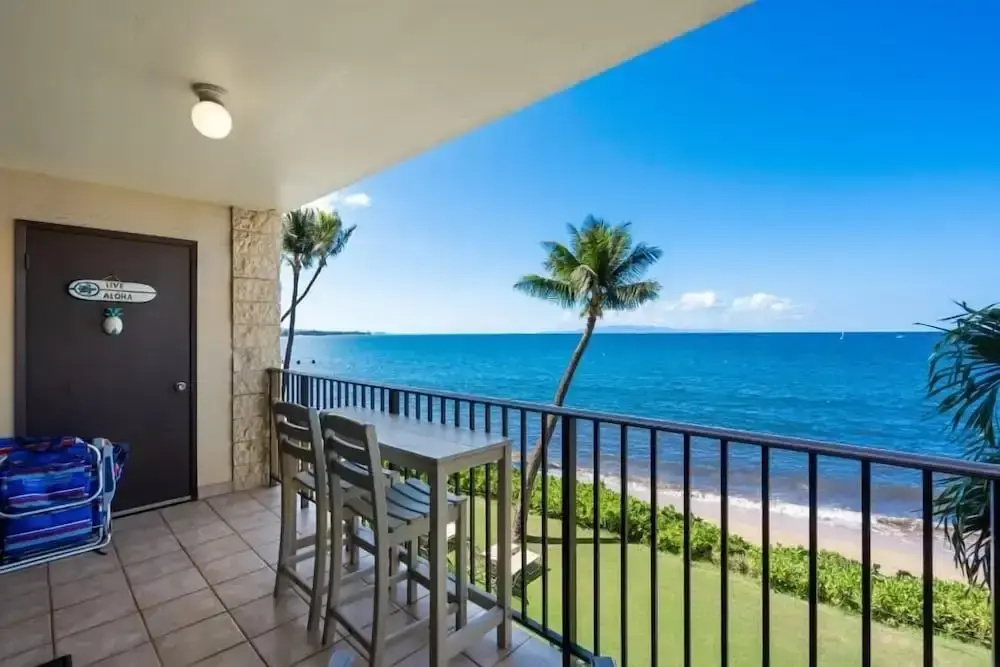 Kihei Beach, #306 1 Bedroom Condo by RedAwning