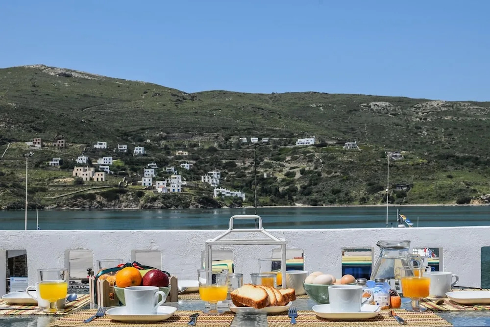 The Veranda of Gavrion - Deluxe Cycladic House