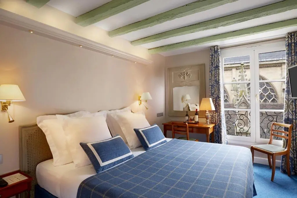 Relais Du Louvre 43