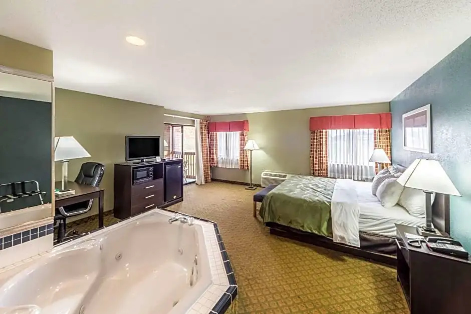 Double Suite (full double bed)