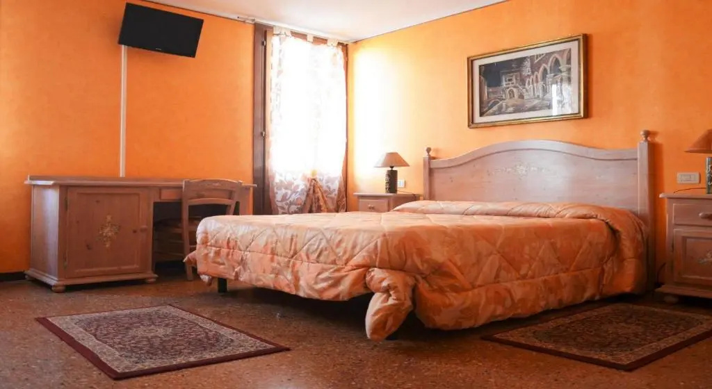 Standard Double room (full double bed)