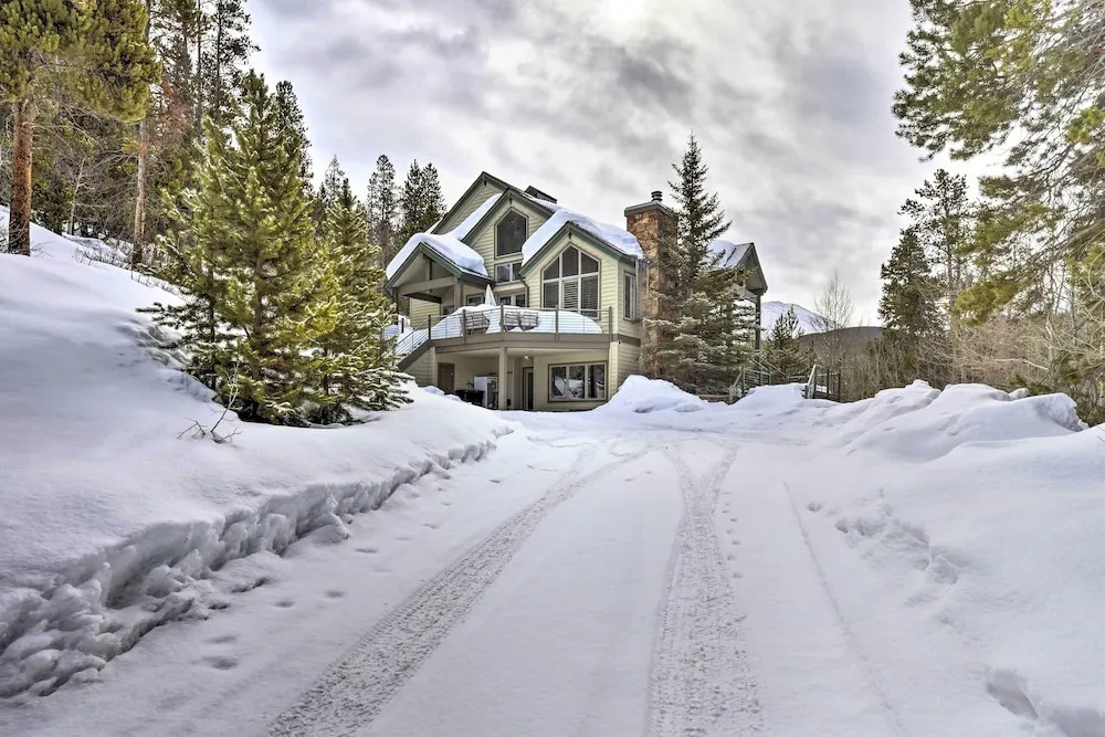 4 Mi to Skiing: Breckenridge Mountain Retreat!