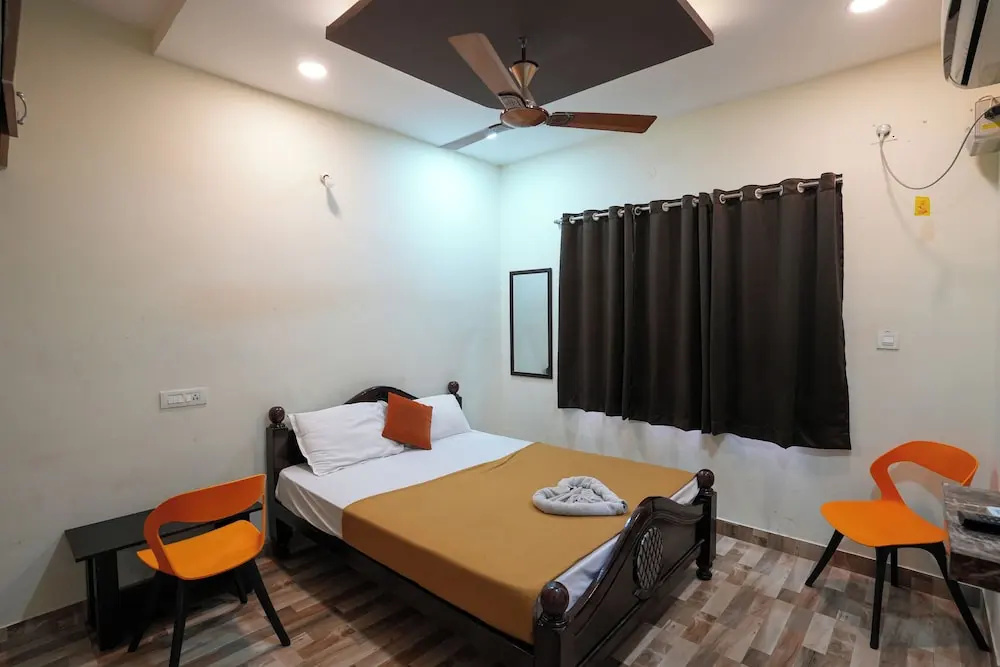 Deluxe Double room (full double bed)
