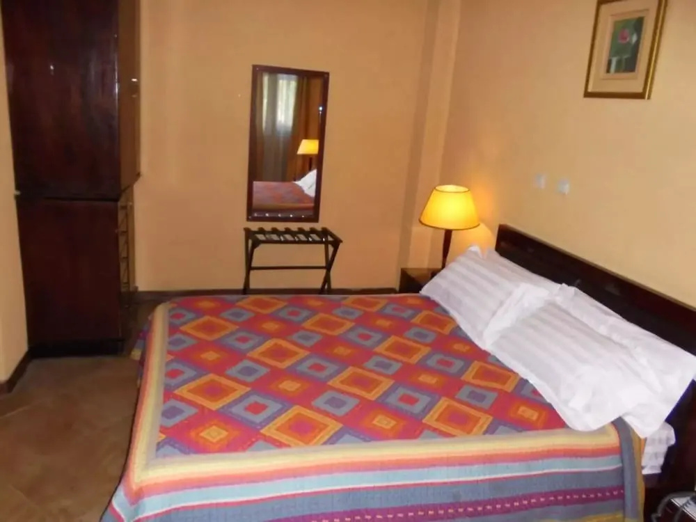 The Lions Den Hotel - Général