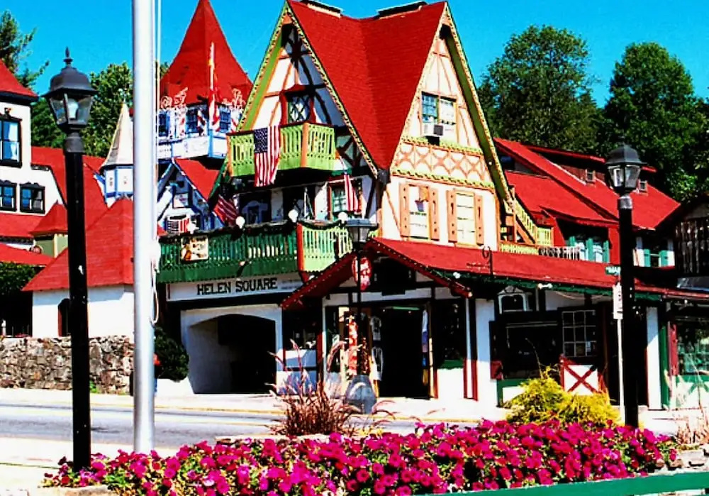 Bear Creek Lodge and Cabins in Helen Ga - Pet Friendly, River on Property, Walking Distance to downtown Helen