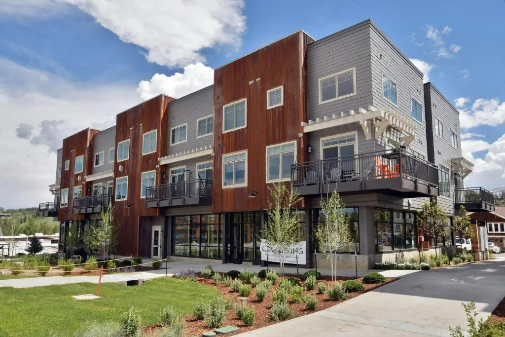 New Luxury Loft #19 Near Resort Huge Hot Tub & Views - FREE Activities & Equipment Rentals Daily