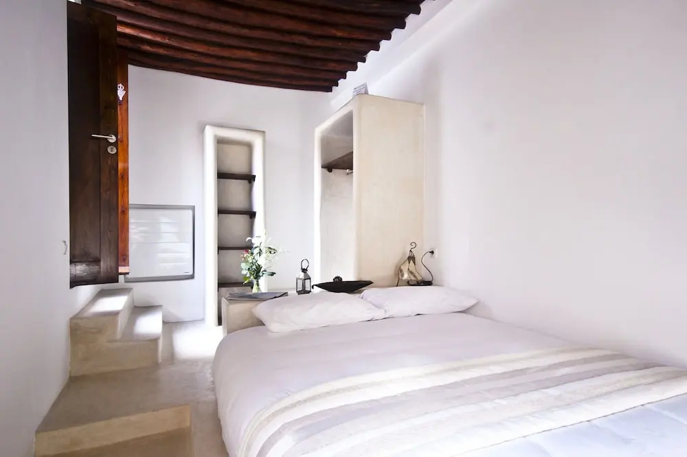 Deluxe Double room (full double bed)