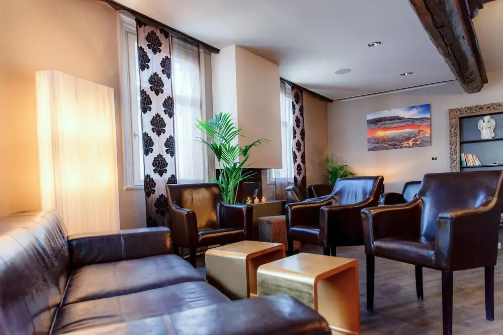 Lobby & Reception