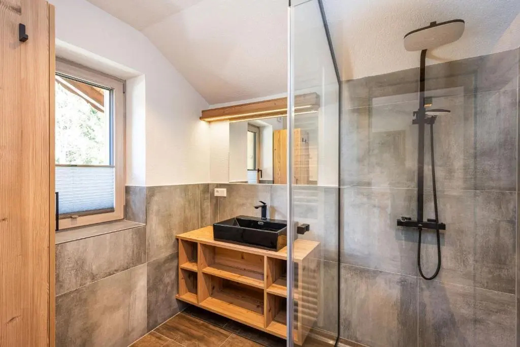 3 Bedrooms Apartment