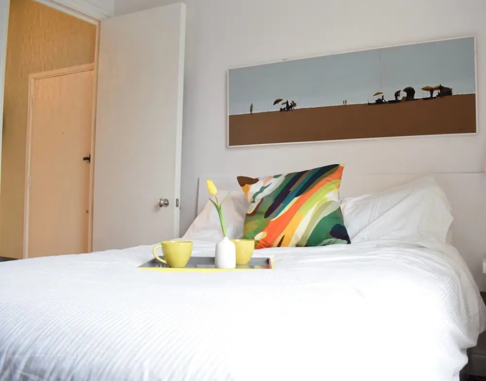 Sleek 1 Bedroom Flat Near Royal Oak