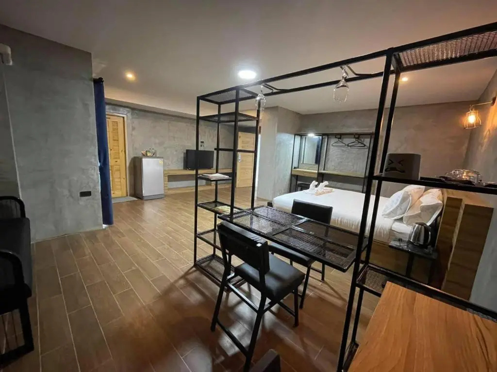 Deluxe Double room (full double bed)