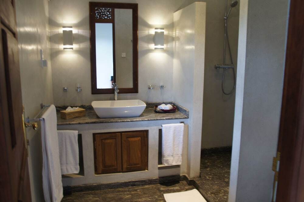 Niyagama House
