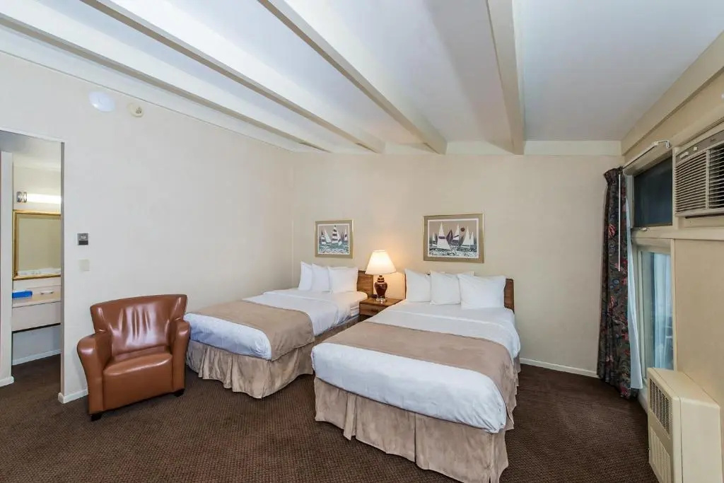 Deluxe Double room (full double bed)