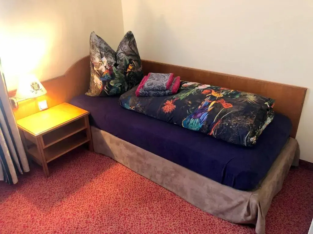 Economy room