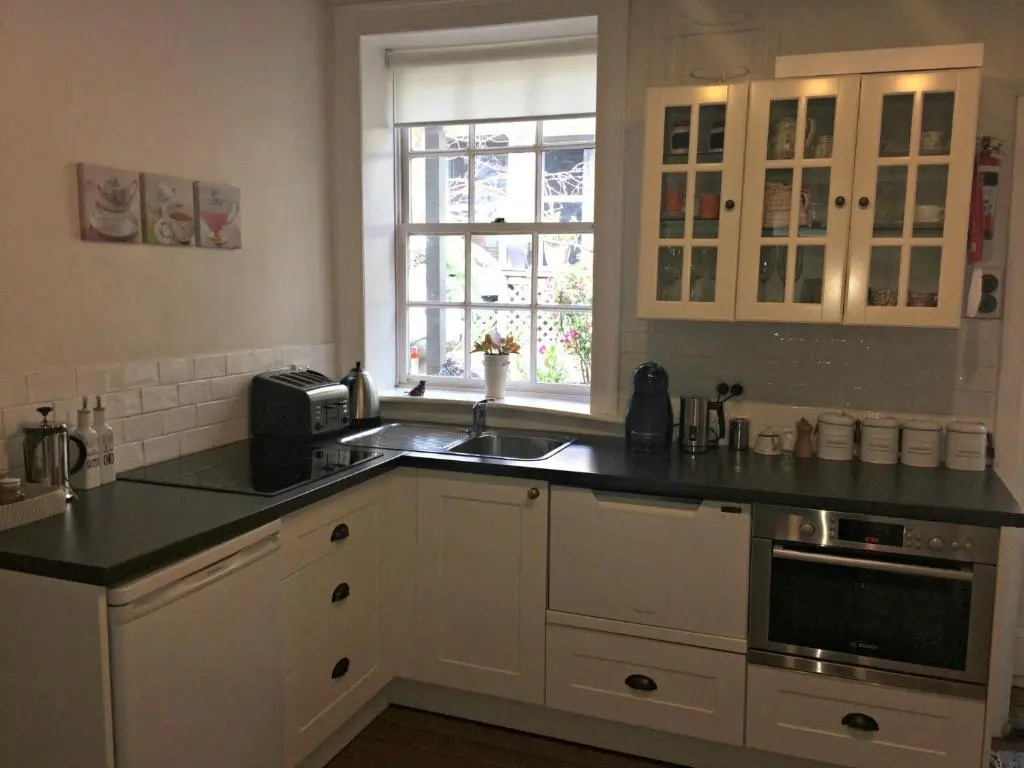 2 Bedrooms Cottage
