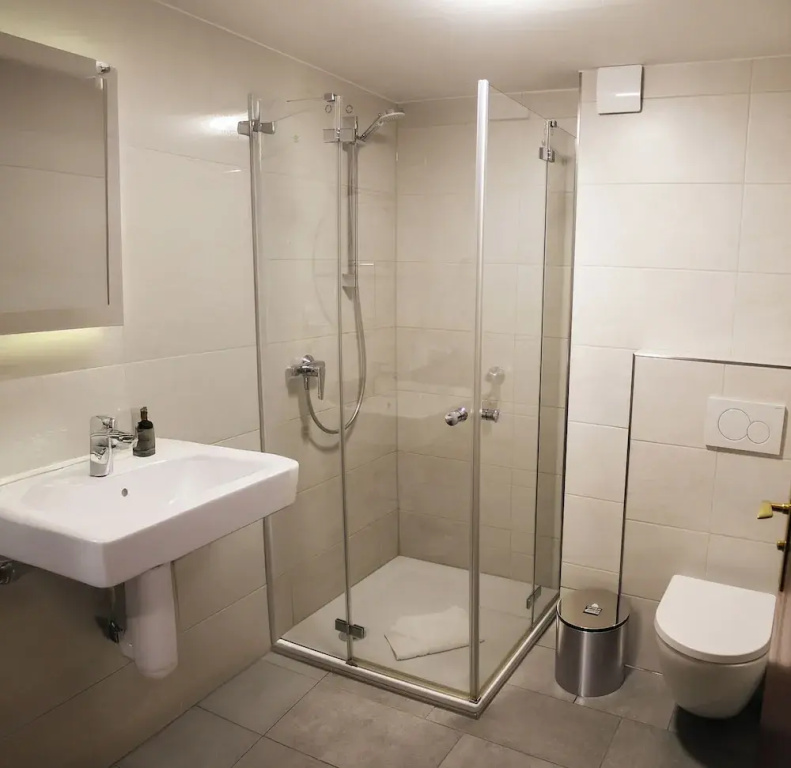Executive Double room (full double bed)
