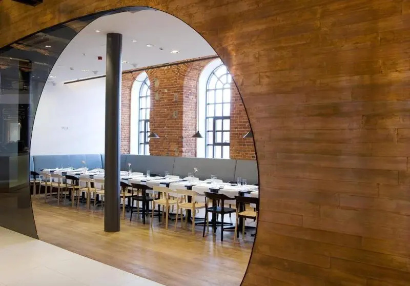 Lobby & Reception