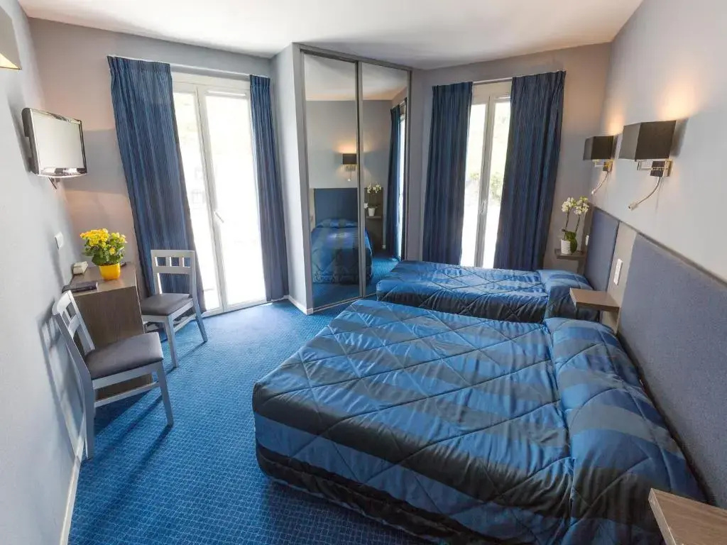 Standard Triple room