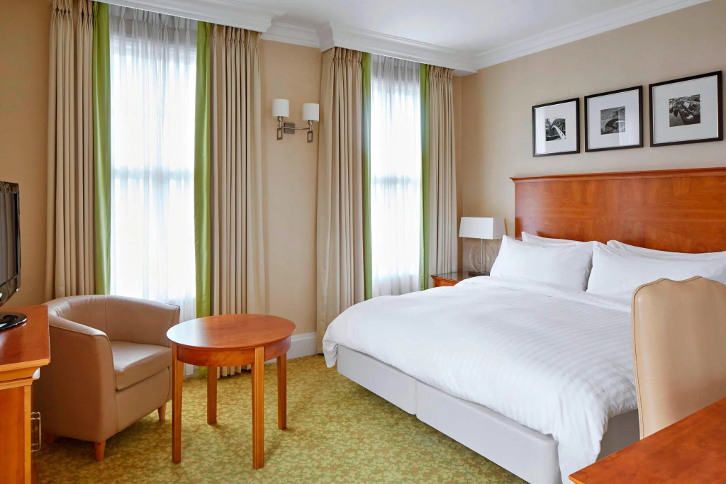 Deluxe Double room (full double bed)