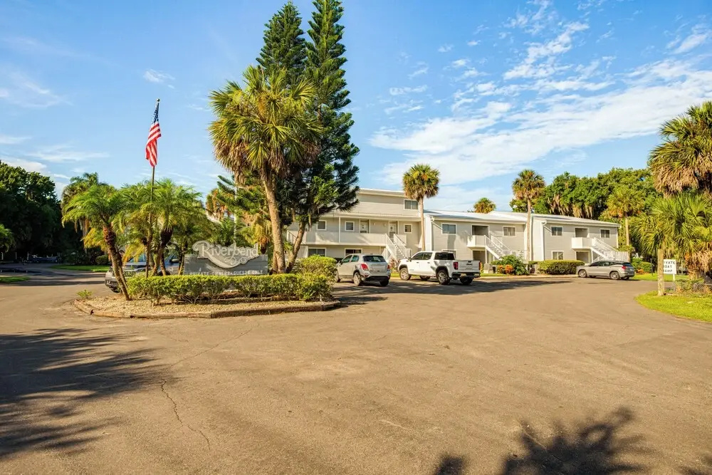 Quaint Welaka Getaway: Steps to St Johns River!