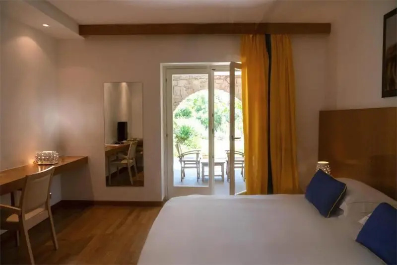 Deluxe Double room with balcony (full double bed)