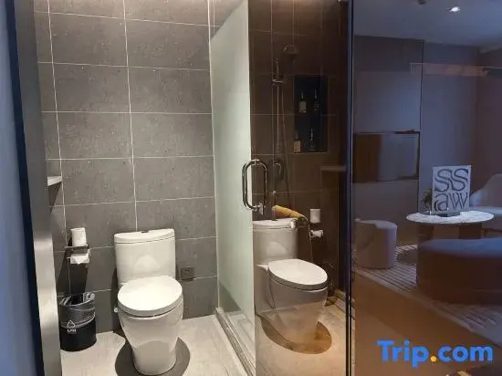 Executive Suite with city view