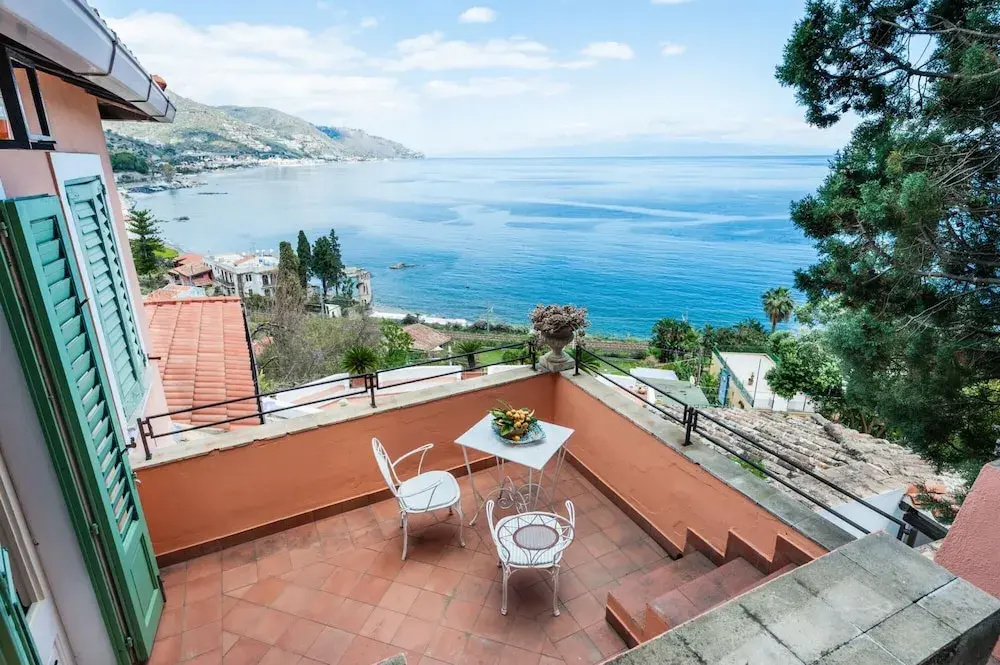 Casetta Amelia With Seaview by Wonderful Italy