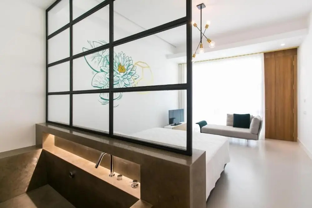 Lobby & Reception