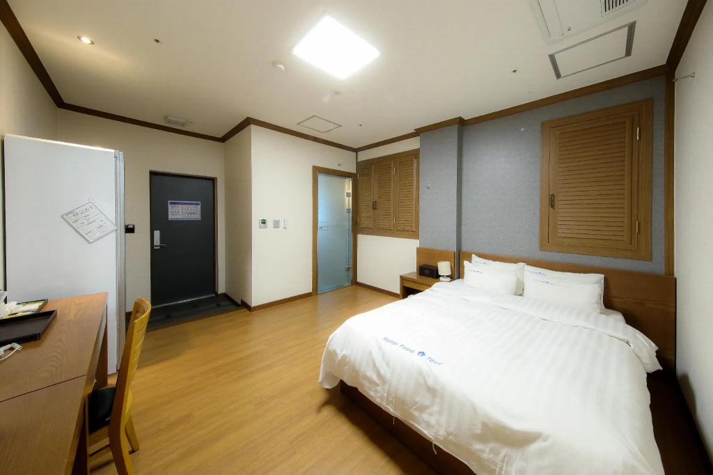 Standard Double room (full double bed)