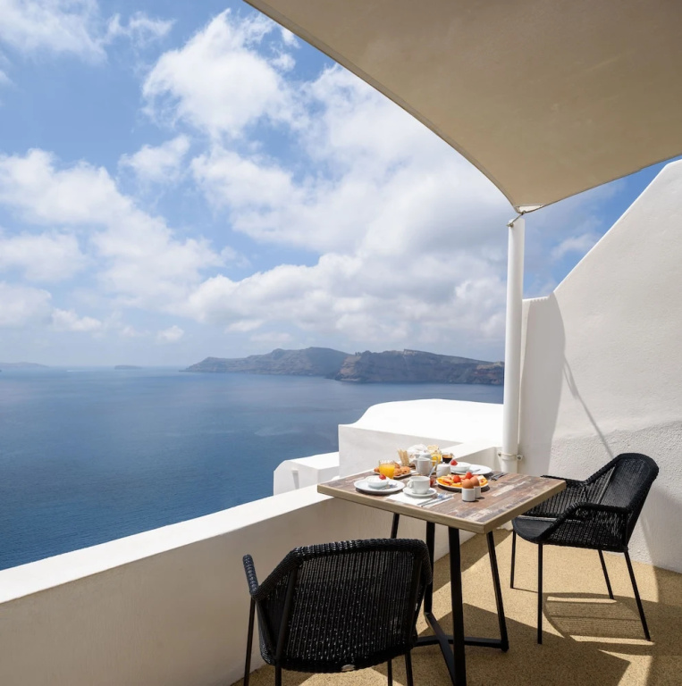 Superior Double room with balcony (full double bed)