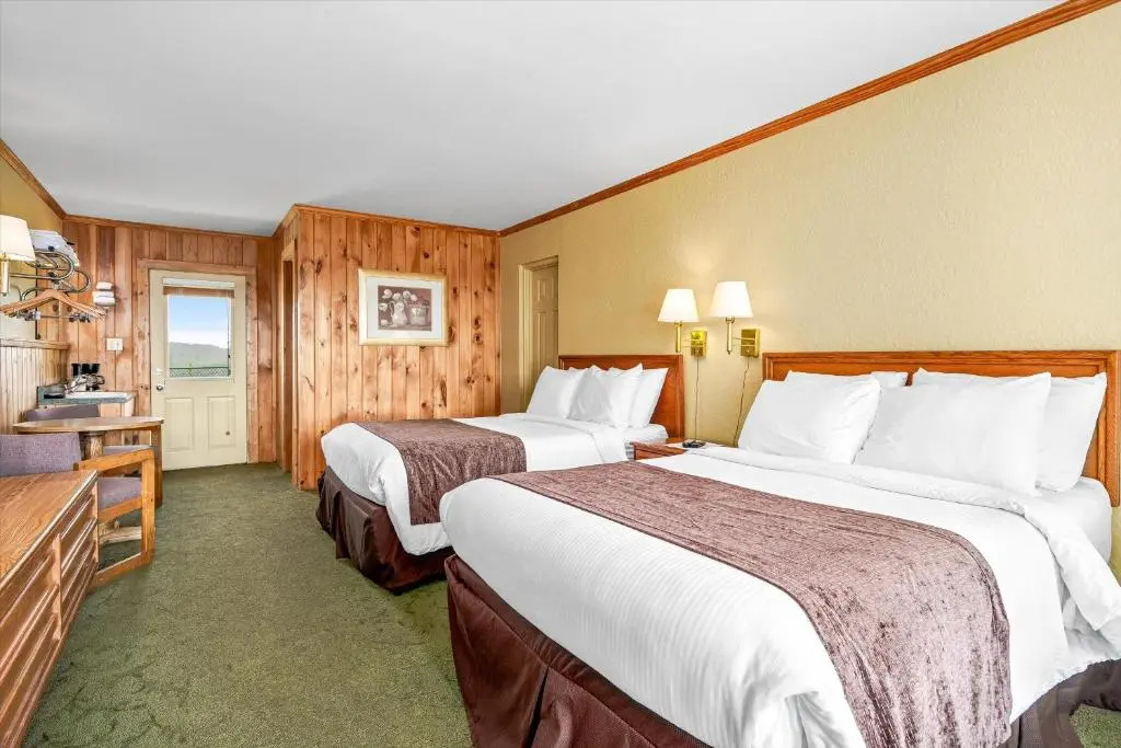 Deluxe Quadruple room with mountain view