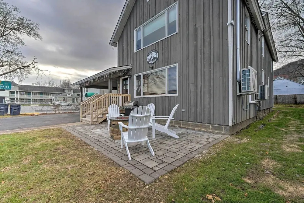 Family-friendly Retreat: Walk to Lake George!