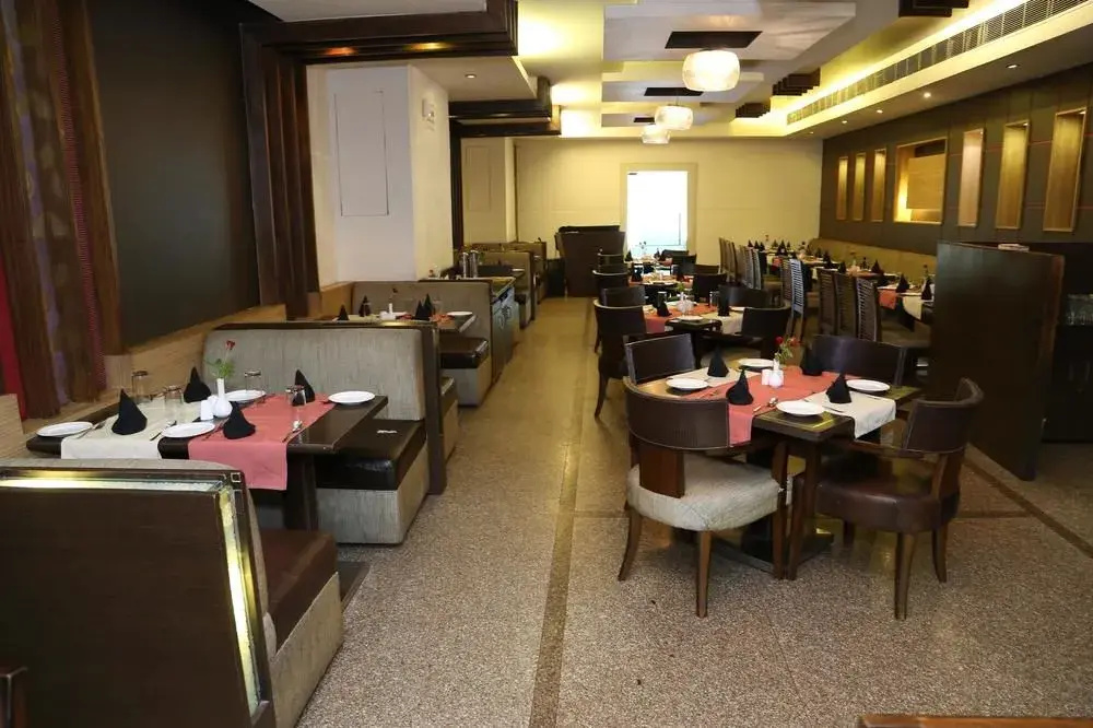 OYO 1832 Hotel Parbhat Inn - фото 14