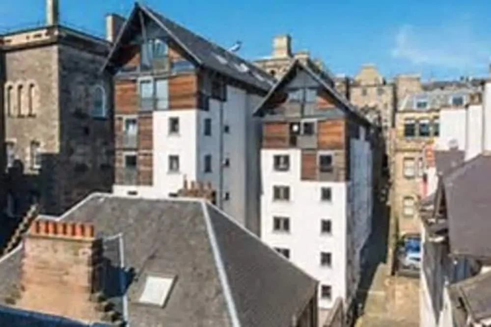 2 Bedroom Apartment Off Royal Mile