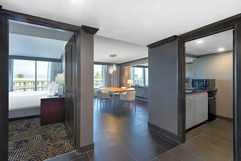 2 Bedrooms Presidential Sextuple Suite
