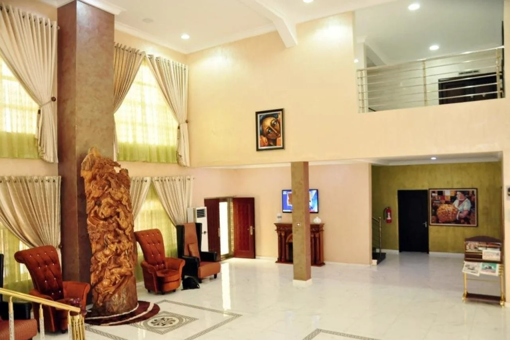 Lobby & Reception