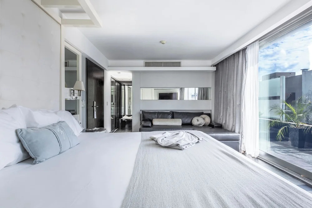 Luxury Suite with balcony