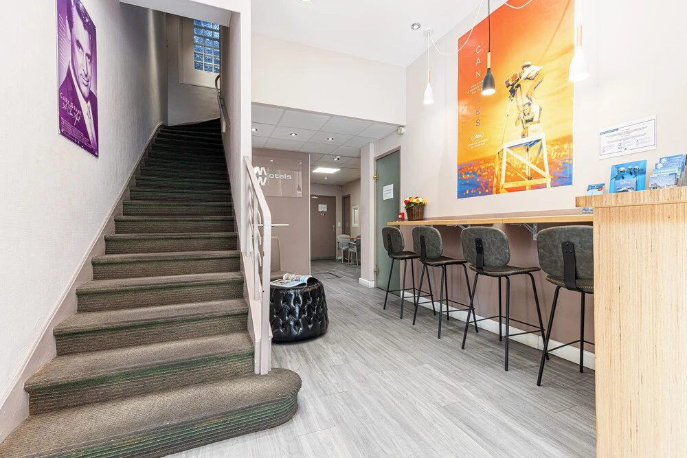 Lobby & Reception