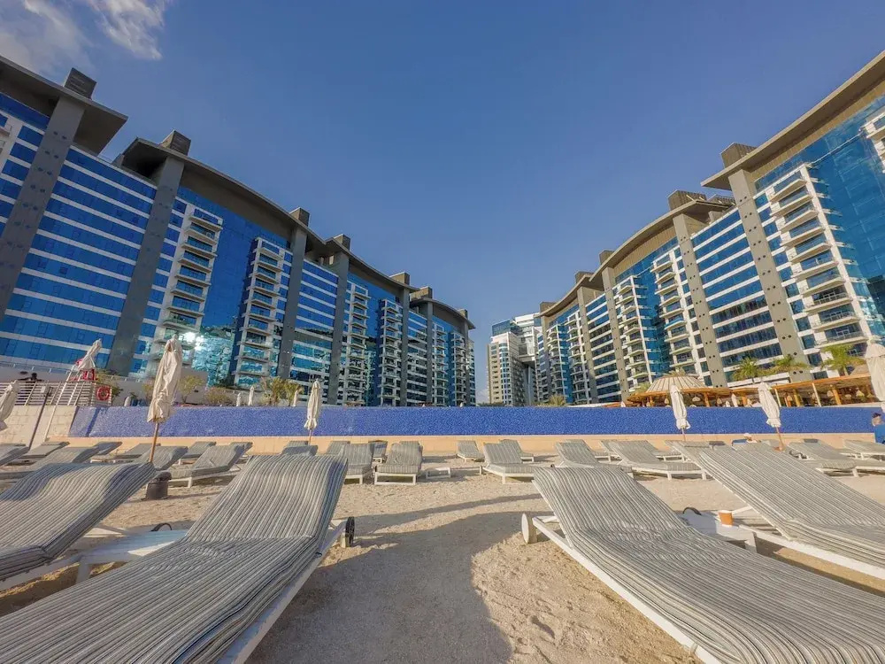 WelHome - Oceanfront Elegance 1BR Apt With Palm Sea Views
