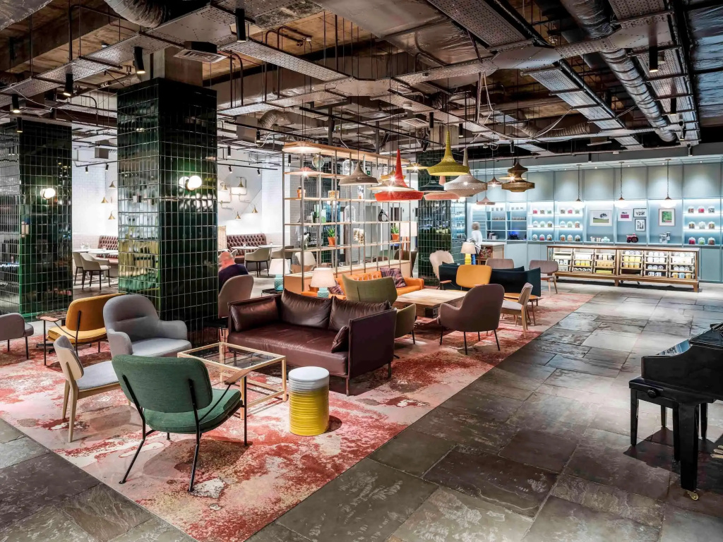 Lobby & Reception