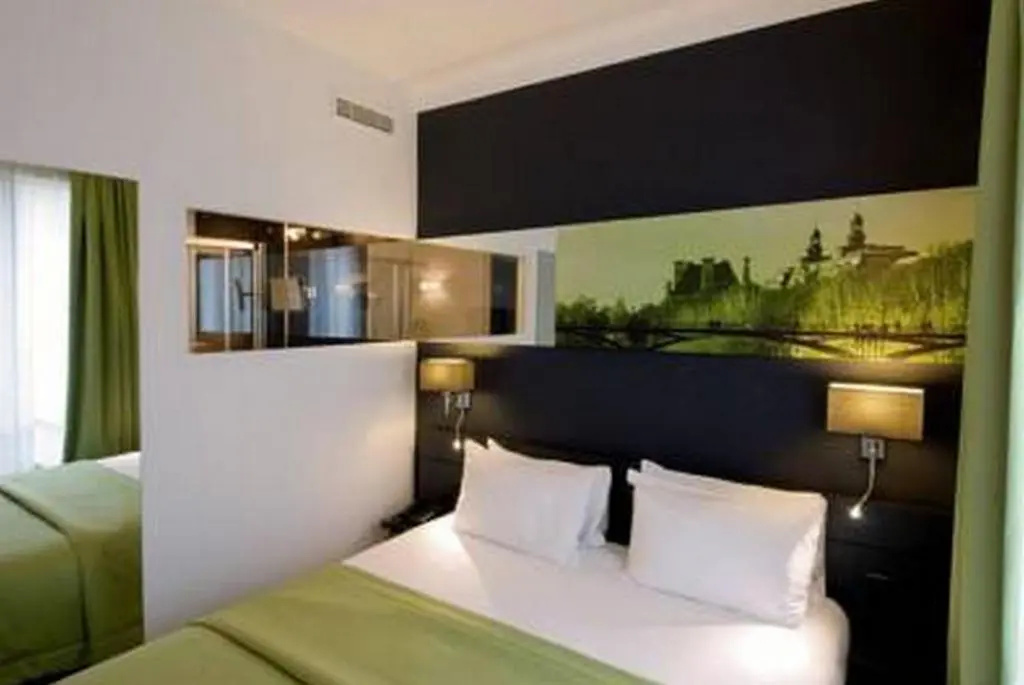 Executive Double room (full double bed)