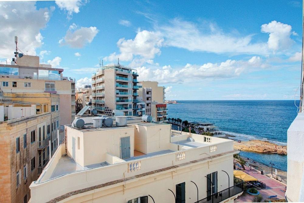 Sliema Sea View Jacuzzi Penthouse
