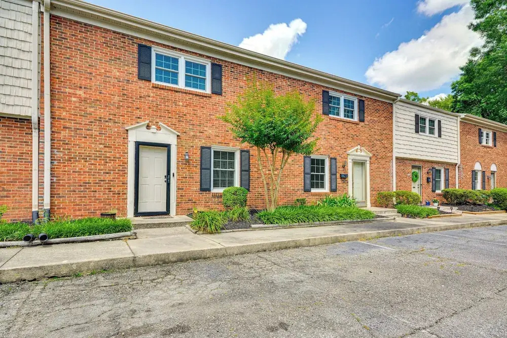 2 Mi to High Point University: Townhome w/ Patio
