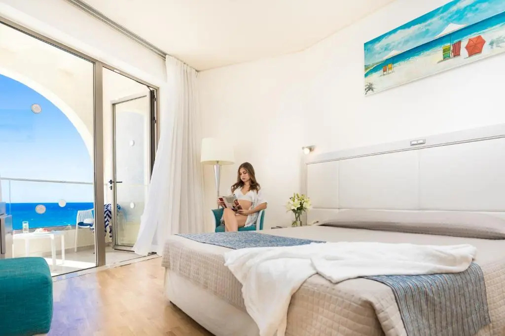 The Golden Coast Beach Hotel - Chambres