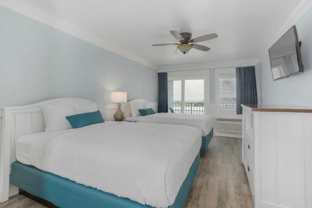 Standard Triple room with sea view